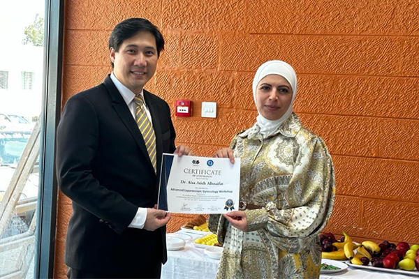 แสดงการผ่าตัด