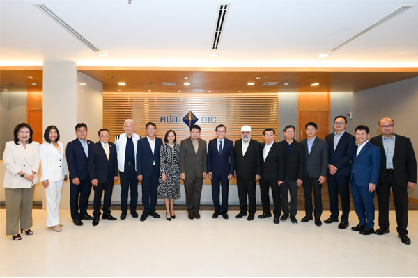 ผู้ทรงคุณวุฒิพิเศษ